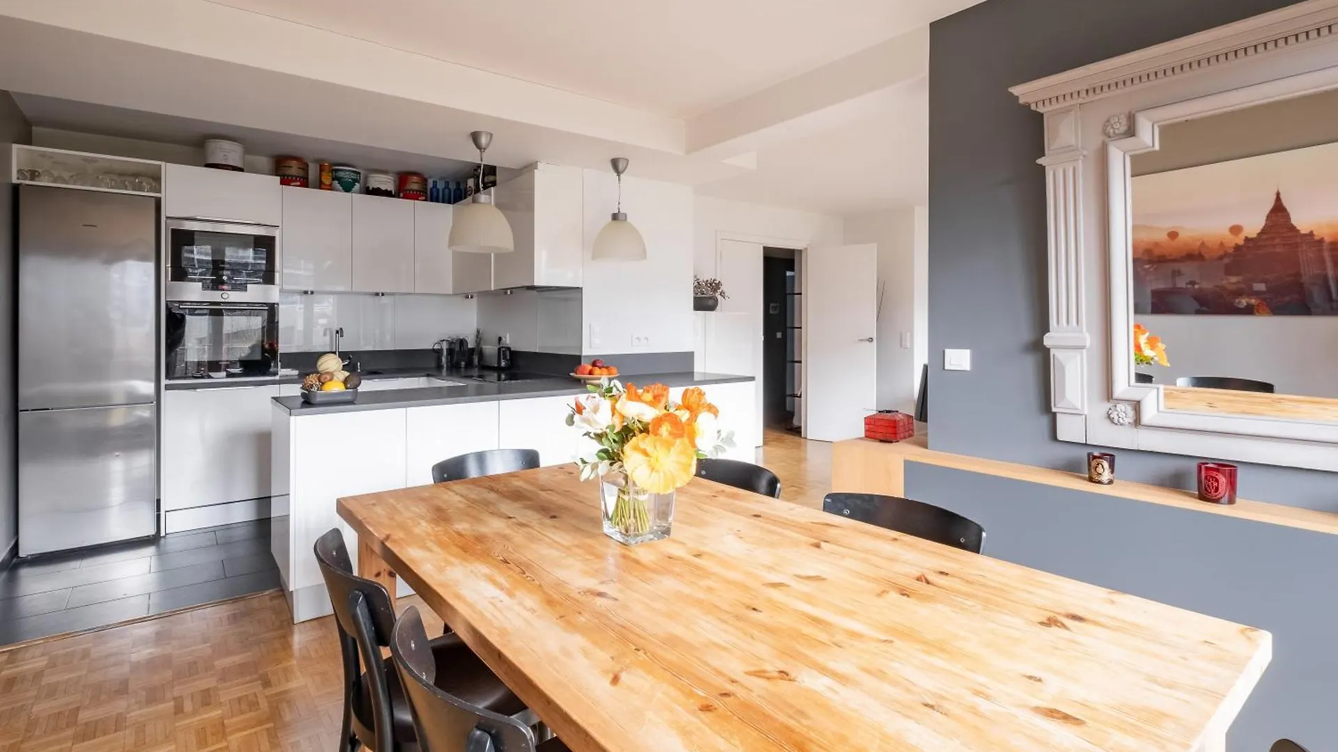 Veeve - Grand In Grey Apartment Paris